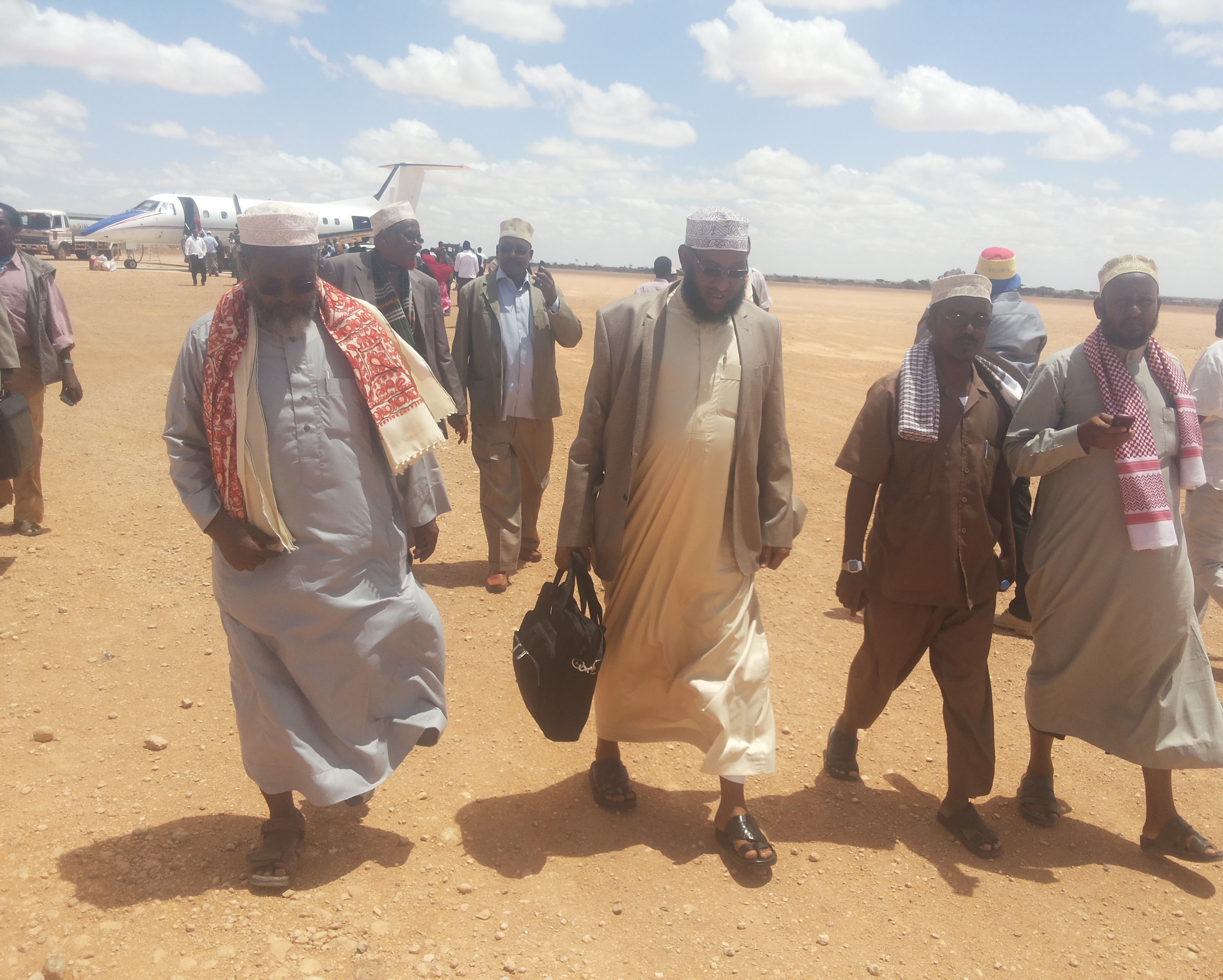 Sheekh Maxamed Shakuul Iyo Wafti Uu Hogaaminayo Oo lagusoo Dhaweeyay Garowe  ( Sawiro )