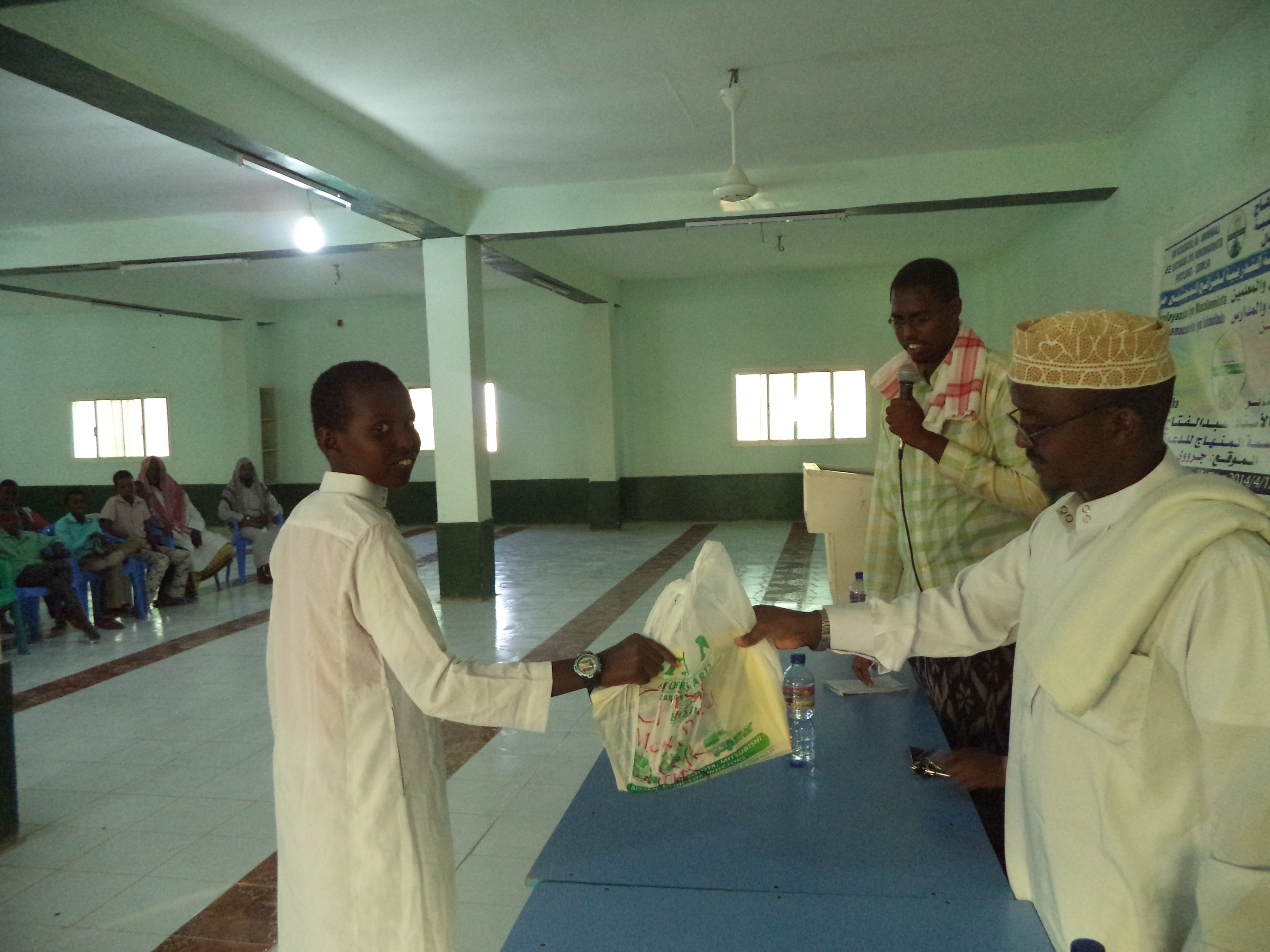 XAFLAD  IYO MUXAADARO AY QABATAY IDAACADA ALXIKMA AYAA  KADHACDAY MASJIDKA AL HUDA EE GAROWE (SAWIRO )