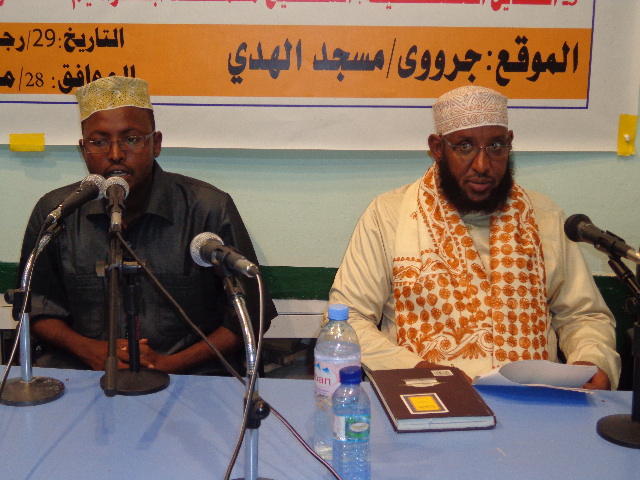 SHEEKH MAXAMED CABDI UMAL OO MUXAADARO GAAR AH U JEEDIYAY DUMARKA MAGALADA LAASCAANOOD