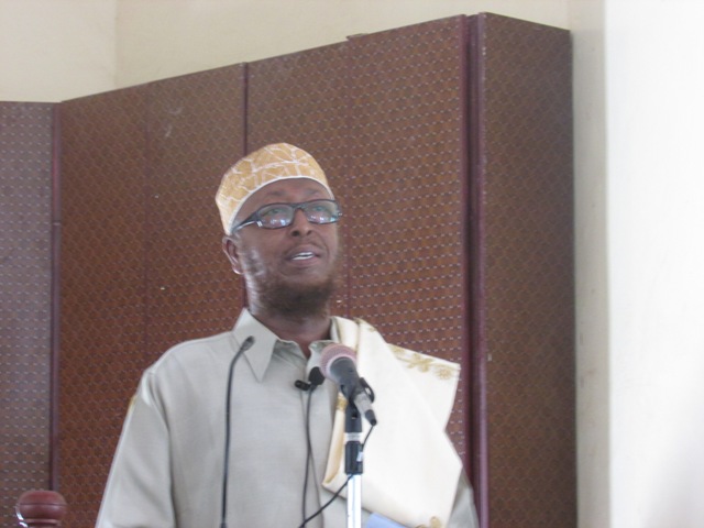 KHUDBADII JIMCAHA EE MASJIDKA AL ROWDA MAGAALADA BOSASO  IYO SHEEKH DAAHIR AW CABDI (DHAGAYSO )