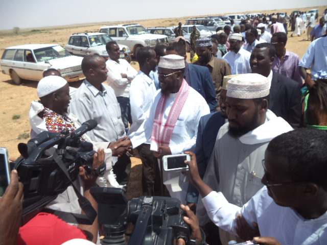 Sheekh Maxamed Cabdi Umal Oo Si Diiran Logu Soo Dhaaweyay Garowe Video