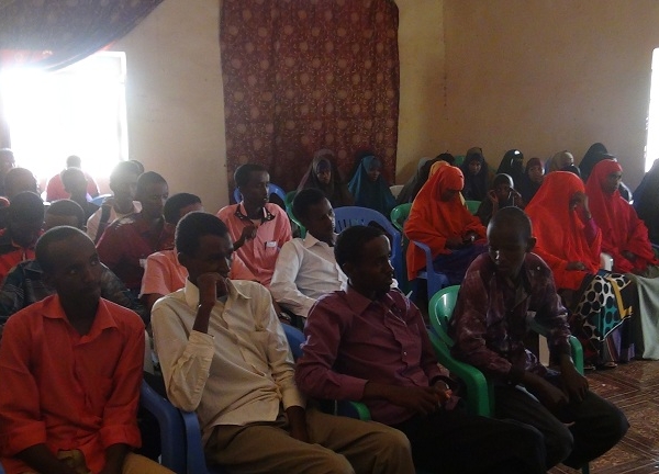 Jaamacadda Bariga Afrika Faraceed Buuhoodle oo siminaar u qabtay ardayda Dugsiyada Sare[Video/Masawiro]