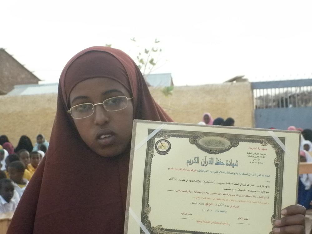 Waxaa machadka Al-Furqaan Degmadda Xarfo Kadhacday  Xaflad  Lagu Sharfay Qur,aanka Kariimkaa .