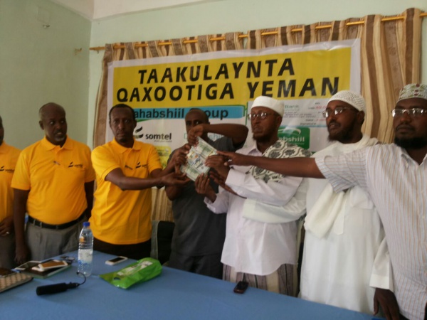 Shirkadda Dahabshiil Group oo 30,000 oo doollar ku wareejisay gudiga gurmadka culimada Boosaaso.[Cod/Masawiro]