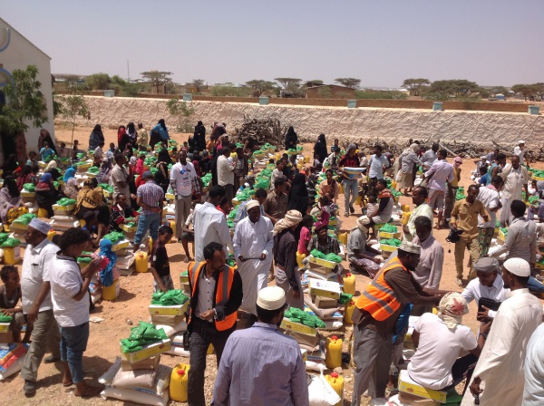 Mu’asasada Al-Minhaaj oo Deeq Raashiin ah u qaybisay In ka badan 1000 Qoys.[Masawiro]