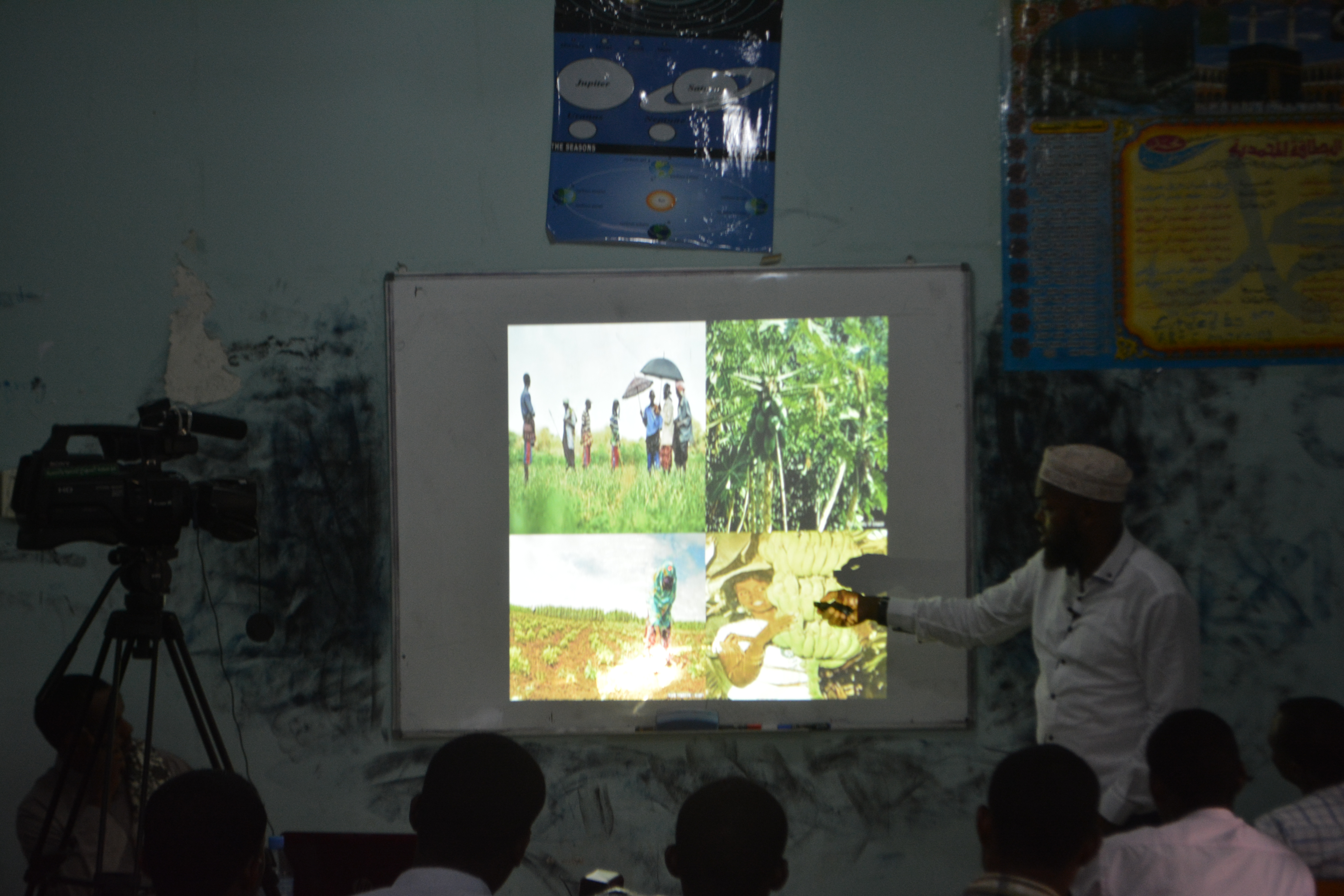 Ololihii Khatarta Tahriibka Iyo Dhibka Dhoofka Dhalin Yarada Oo Galay Maalintii 3aad Aqoonyahan Cabdi Naasir Oo Lahadlay Ardayda Wax kabarata Dugsiga Dr Axmed.