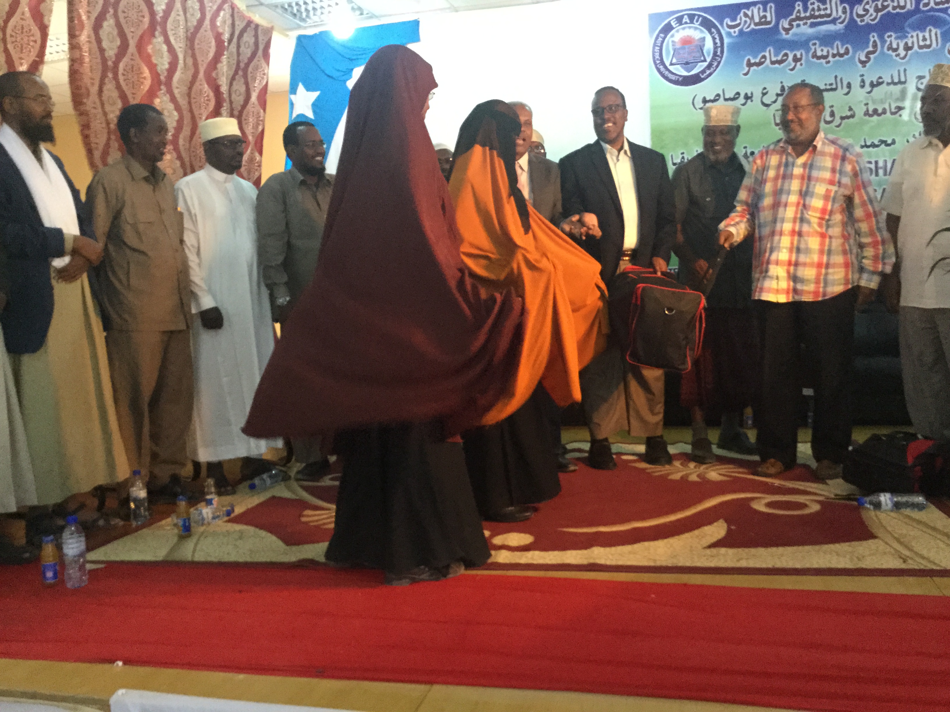 Mu’asasada Al-minhaaj Bari iyo Jaamacadda Bariga Afrika oo tababar usoo xiray arday gaaraysa 360 arday.
