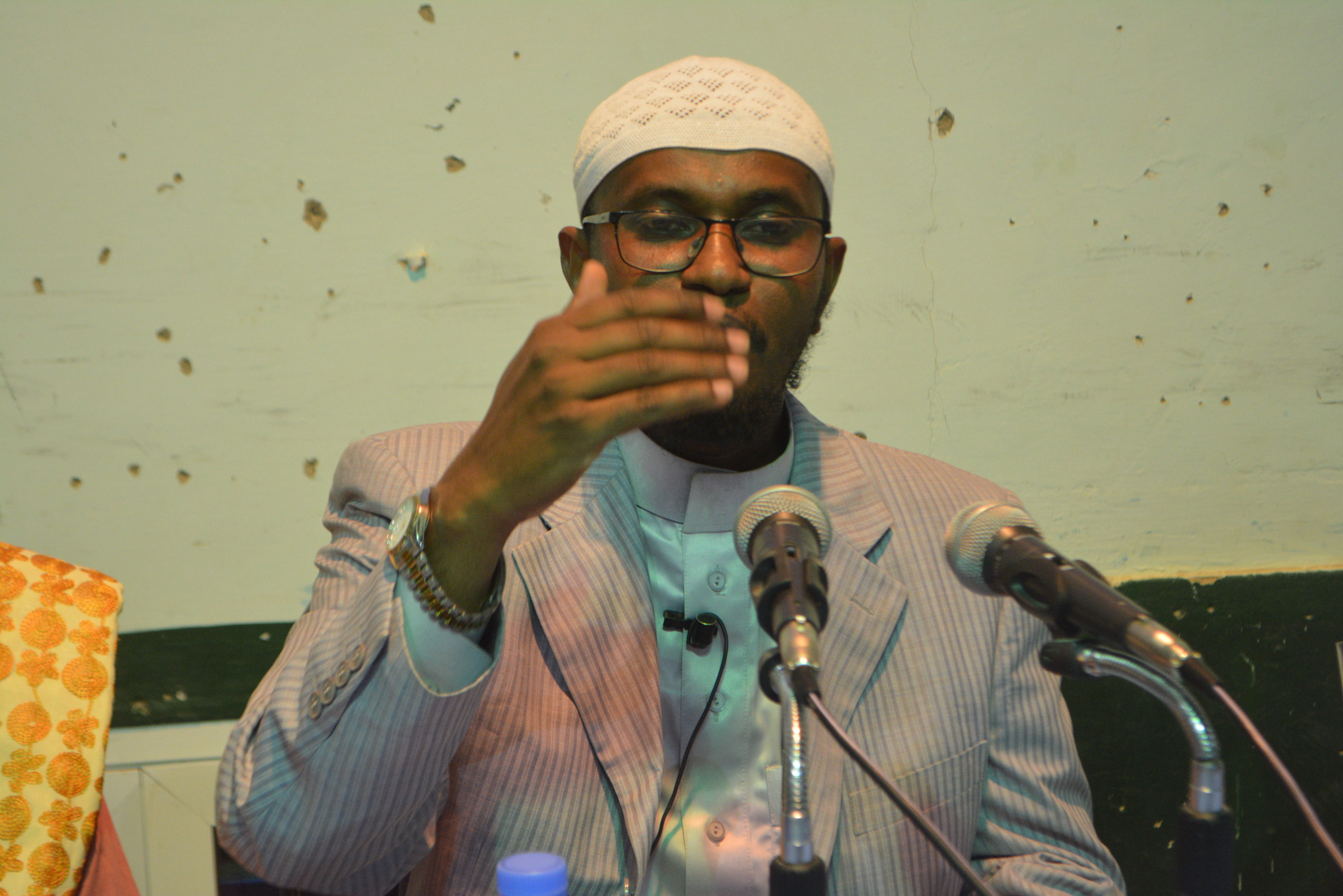 Sh C/raxmaan Abyad Oo Muxaadaro Kahadlaysa Islaamka Iyo Wanaagiisa Kajeediyay Masjidka Al-Huda Garowe (Masawiro)