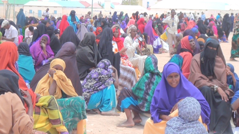 Mu’asasada Alminhaaj Oo In kabadan 1’400 oo Qoys U Qaybitay Raashinka Noocyadiisa kaladuwan