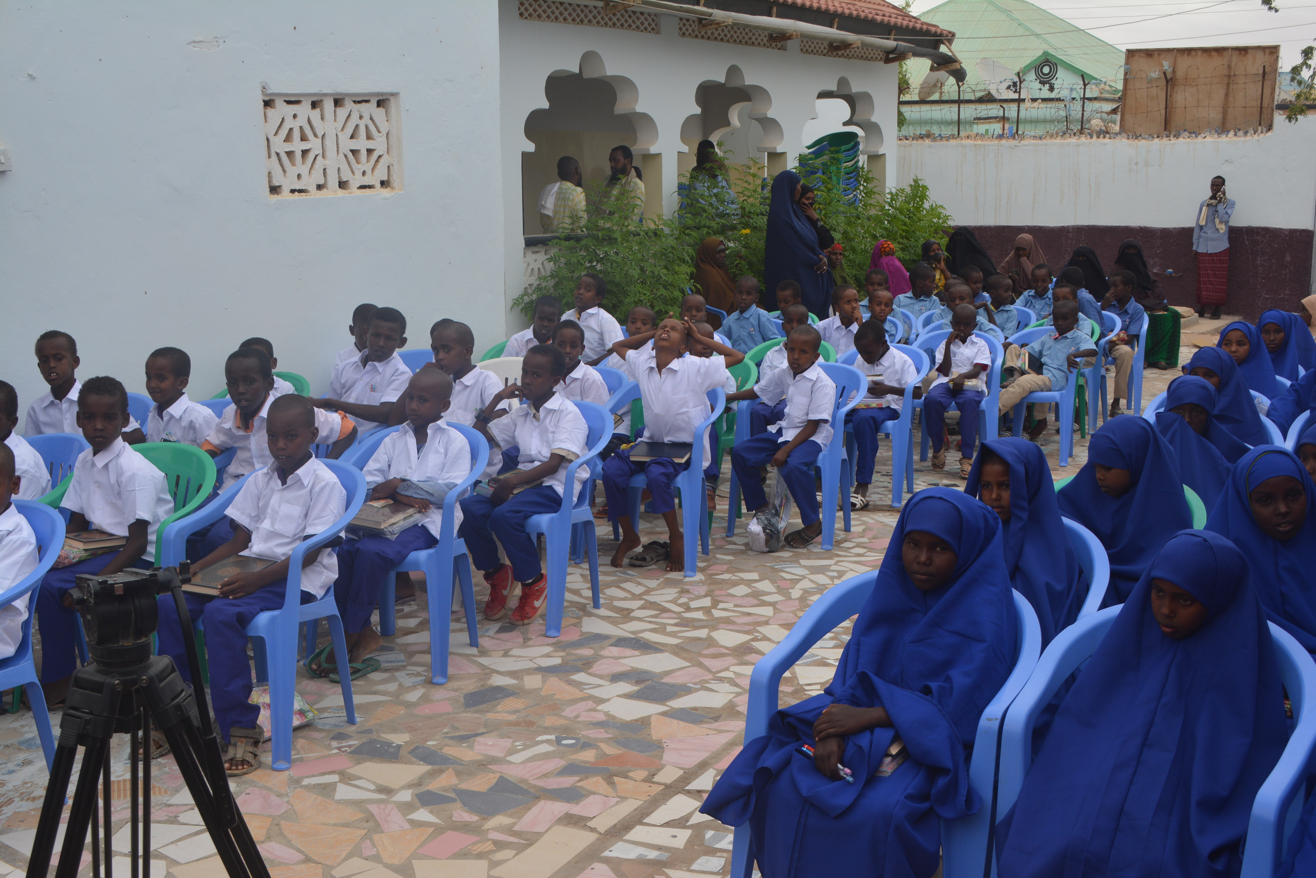 Mu’asasada Alminhaaj Nugaal Oo Daahfurtay Labo Mashruuc Oo Waaweyn Islamarkaana 102 Agon Iyo Danyar Ah Waxbarasho Bilash Ah Siisay.