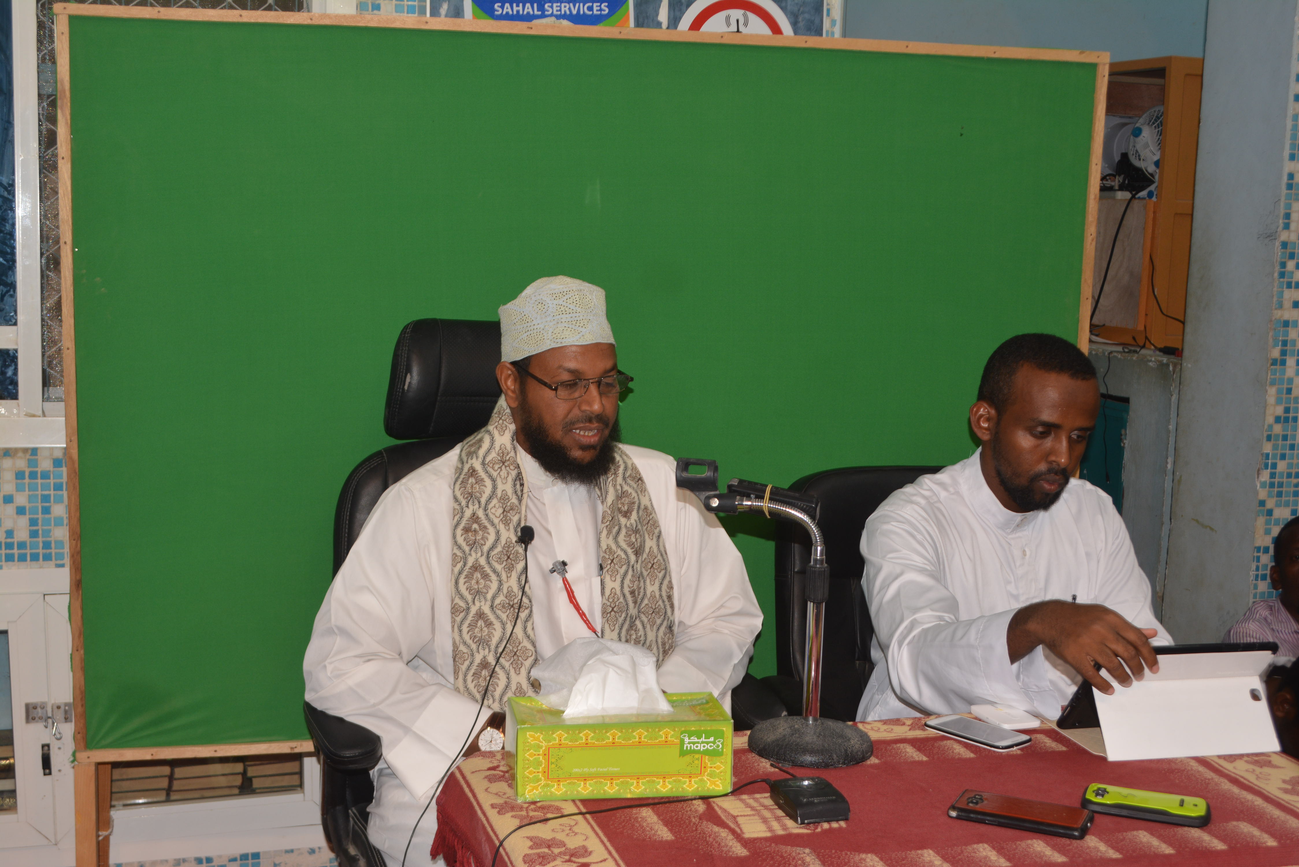 Lataliyaha Dhanka Shareecada Ee Bank Amal Sh Dr Axmed Ayaa Fataawo Kusaabsan Dhaqaalaha Islamka Kajeediyay Masjidka X Cali