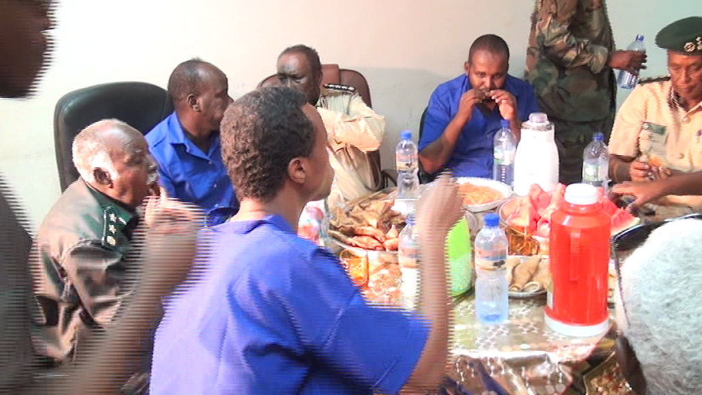 Taliyaha Ciidanka Asluubta Dowladda Puntland Genaral Cali Nuur Cumar  Ayaa  Afur U sameeyay Ciidanka Asluubta Iyo  Maxaabiista Kuxiran  Jeelka Weyn Ee Garowe.